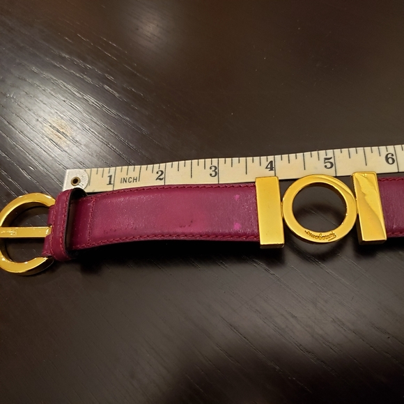Ferragamo magenta leather belt with gold tone buckle - Picture 7 of 13